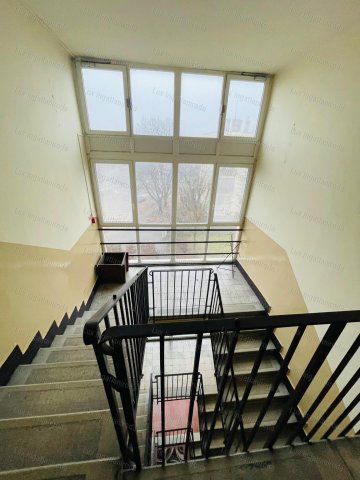 Eladó téglalakás, Komáromban 39.99 M Ft, 2 szobás