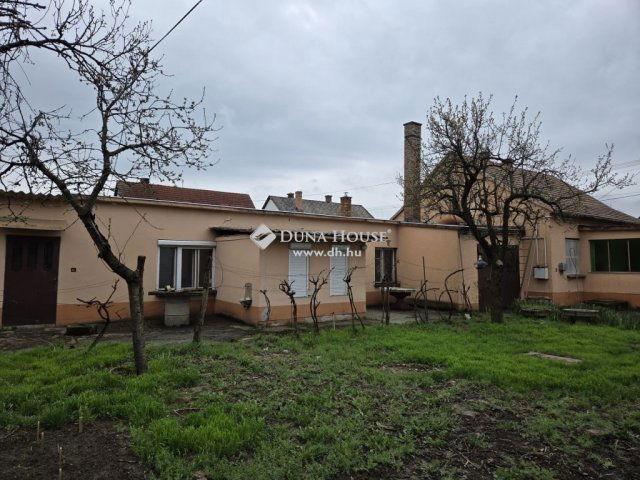 Eladó családi ház, Harkányban 37 M Ft, 4 szobás