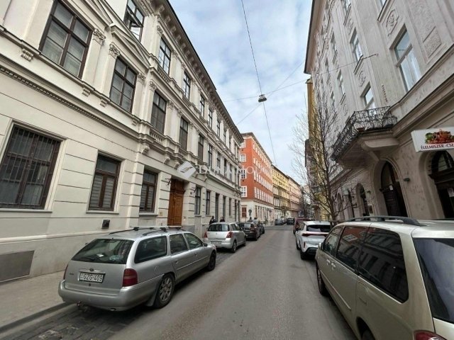 Eladó téglalakás, Budapesten, VIII. kerületben 72.5 M Ft
