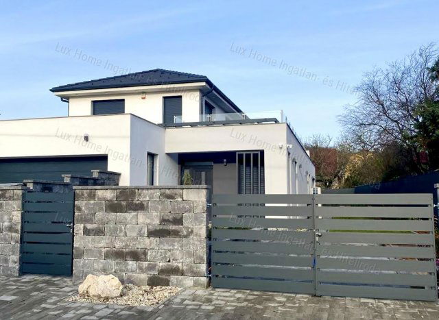 Eladó családi ház, Tatabányán 219 M Ft, 6 szobás