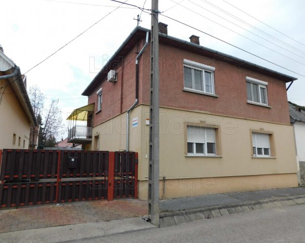 Eladó téglalakás, Keszthelyen 45 M Ft, 3 szobás