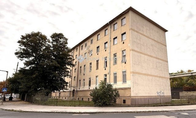 Eladó téglalakás, Győrött 33.9 M Ft, 1 szobás