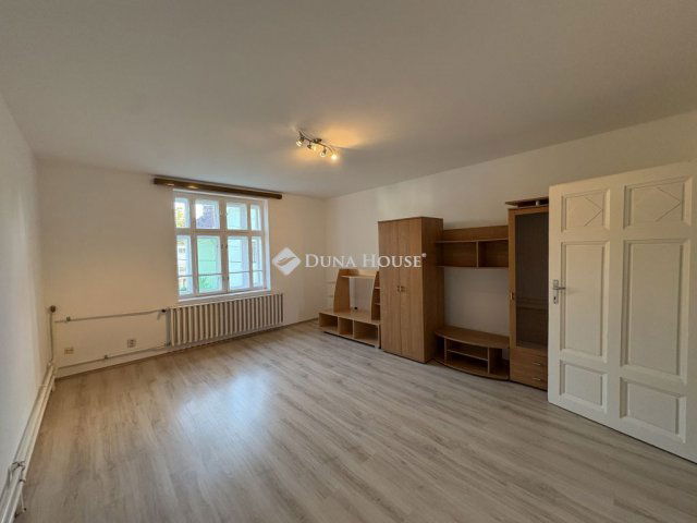 Kiadó téglalakás, albérlet, Győrött, Klapka utcában, 1 szobás
