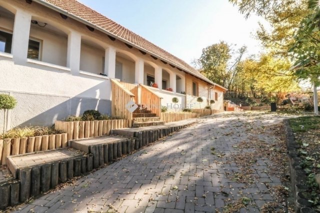 Eladó családi ház, Bogádon 145 M Ft, 4 szobás