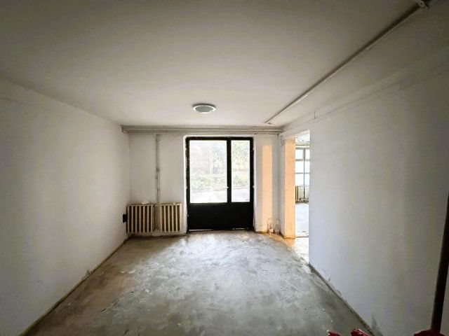 Eladó üzlethelyiség, Budapesten, III. kerületben 54.9 M Ft