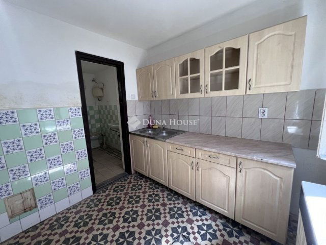 Eladó családi ház, Nyergesújfaluban 24.9 M Ft, 2 szobás