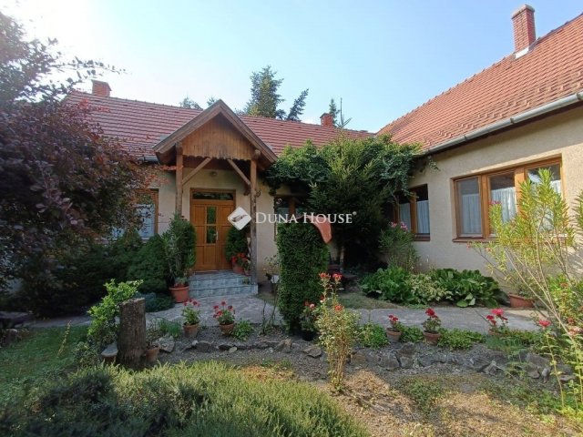 Eladó családi ház, Bakonybélben 89.9 M Ft, 4 szobás