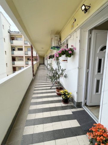 Eladó téglalakás, VIII. kerületben, Harminckettesek terén