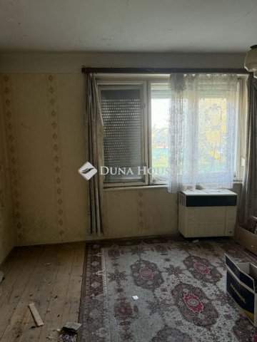 Eladó téglalakás, Táton 26.9 M Ft, 2 szobás
