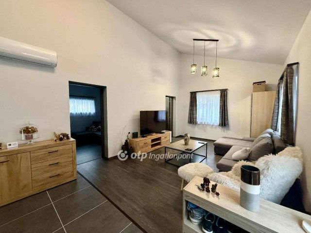 Eladó családi ház, Szigetszentmiklóson 94.9 M Ft, 2+2 szobás