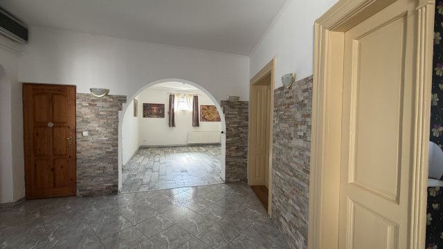 Eladó családi ház, Baján 85 M Ft, 3 szobás