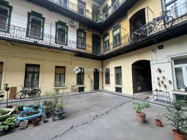 Eladó téglalakás, Budapesten, VIII. kerületben 84.9 M Ft