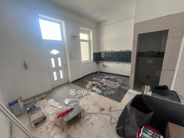 Eladó téglalakás, Szegeden 97.5 M Ft, 3 szobás