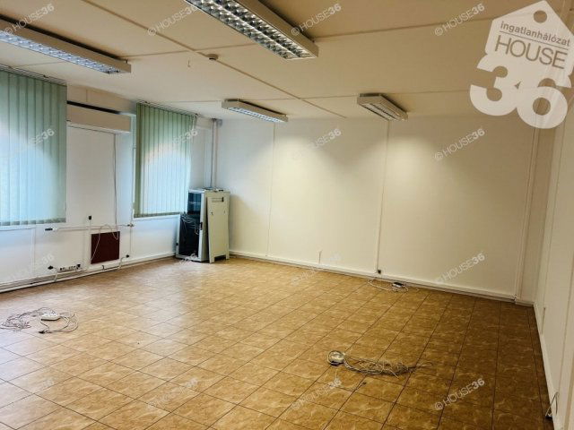 Eladó iroda, Szekszárdon 14.5 M Ft, 1 szobás
