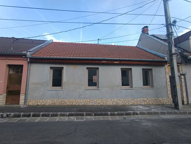 Eladó családi ház, Pécsett, Hatház utcában 49.9 M Ft, 2 szobás