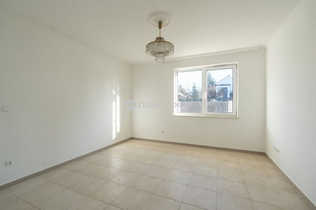 Eladó családi ház, Budaörsön 420 M Ft, 10 szobás