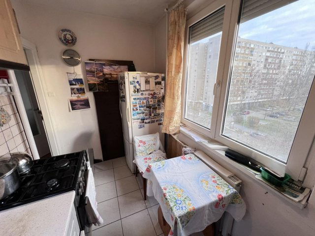 Eladó panellakás, III. kerületben, Juhász Gyula utcában