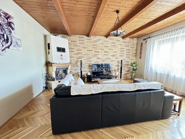 Eladó téglalakás, Kecskeméten 93 M Ft, 3 szobás