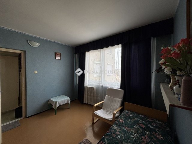 Eladó panellakás, Nyergesújfaluban, Május 1. téren 35.5 M Ft