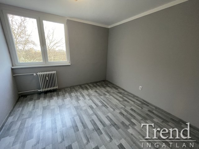 Eladó téglalakás, Dunaújvárosban 38 M Ft, 2 szobás