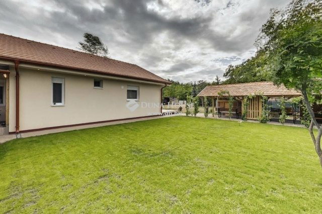 Eladó családi ház, Kecskeméten 79.9 M Ft, 4 szobás