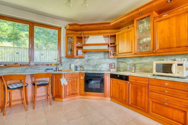 Eladó családi ház, Piliscsabán 265 M Ft, 5 szobás