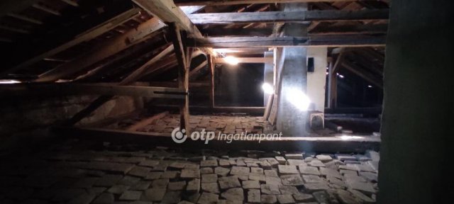 Eladó téglalakás, Vácon 18.9 M Ft, 1 szobás