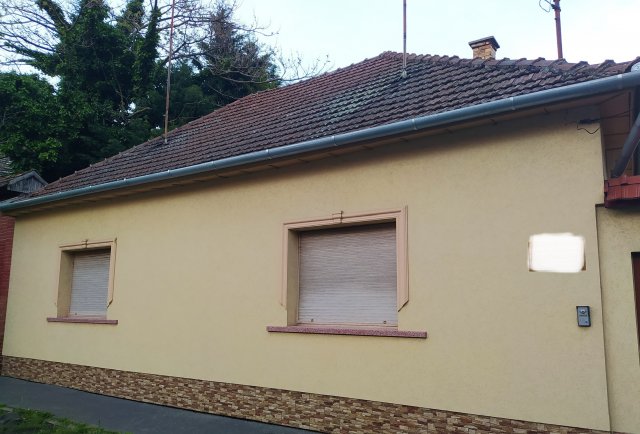 Eladó családi ház, Cegléden 57.99 M Ft, 2 szobás