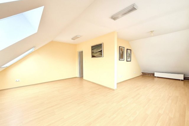 Eladó téglalakás, Budaörsön 135 M Ft, 5 szobás