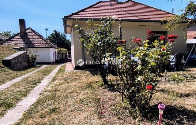 Eladó családi ház, Balatonalmádiban 85 M Ft, 2 szobás