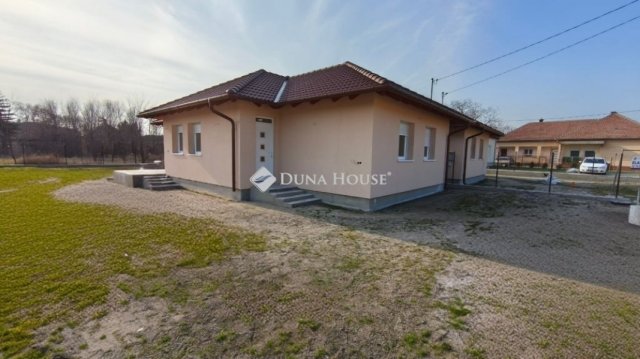 Eladó ikerház, Bugyin 92.99 M Ft, 4 szobás / költözzbe.hu