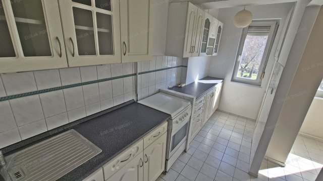 Eladó téglalakás, Győrött 54.9 M Ft, 2 szobás