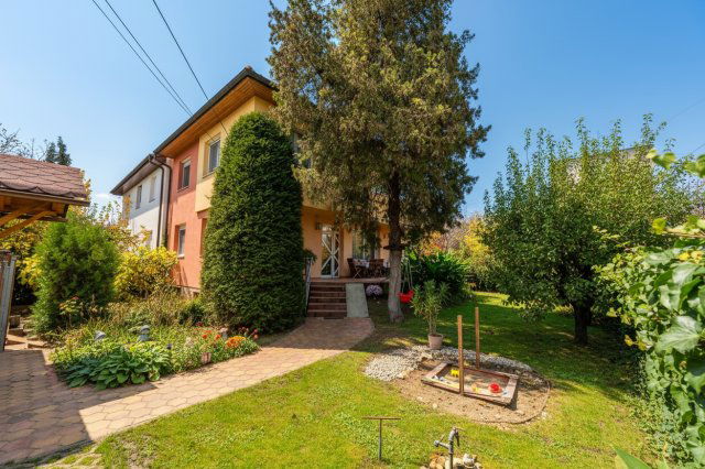 Eladó családi ház, Budapesten, XI. kerületben, Csurgói úton