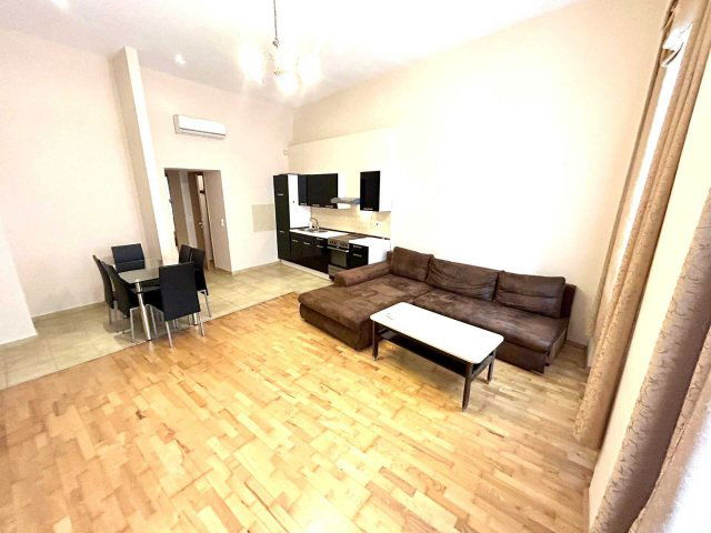 Kiadó téglalakás, albérlet, VI. kerületben, Vörösmarty utcában