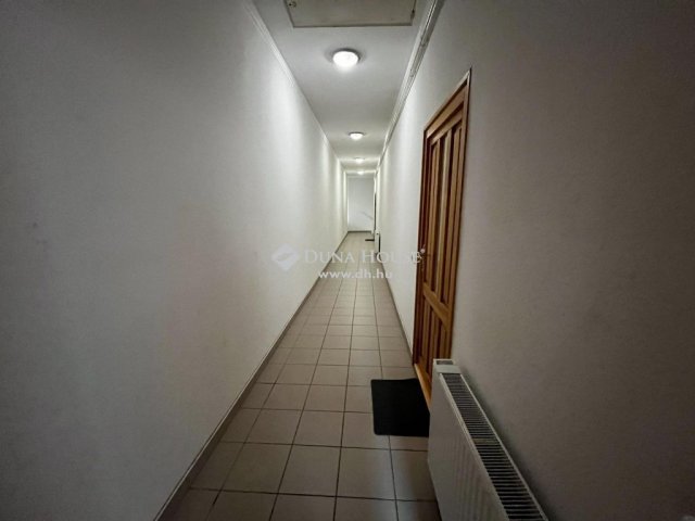 Eladó téglalakás, Kecskeméten 69.9 M Ft, 4 szobás