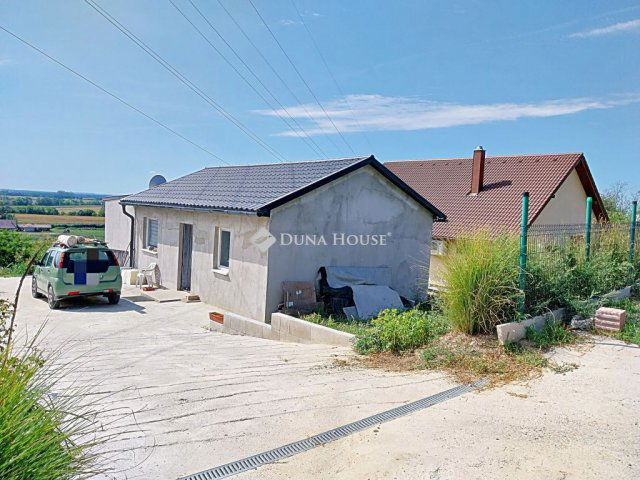 Eladó nyaraló, Nagyigmándon 23 M Ft, 3 szobás