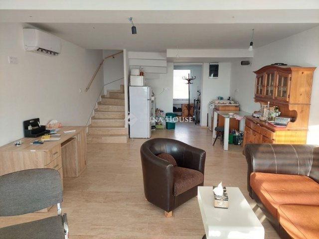 Eladó családi ház, Pécsett 45 M Ft, 2 szobás