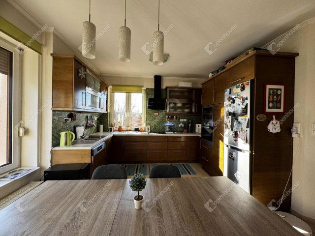 Eladó családi ház, Székesfehérvárott 145.9 M Ft, 4 szobás