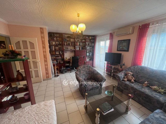 Eladó téglalakás, Szegeden 63.9 M Ft, 1+1 szobás