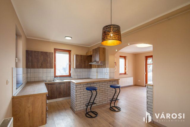 Eladó családi ház, Kiskunfélegyházán 124.9 M Ft, 5 szobás