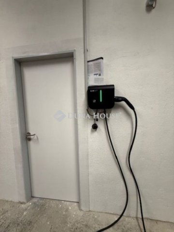 Eladó téglalakás, Pécsett 175 M Ft, 4 szobás