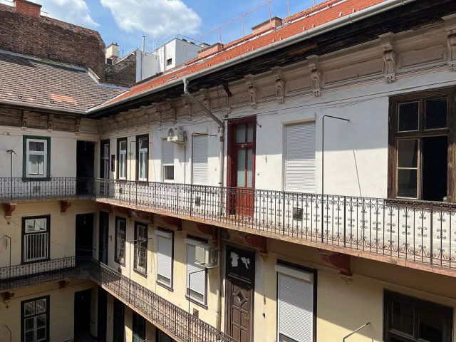 Eladó téglalakás, Budapesten, VI. kerületben, Csengery utcában
