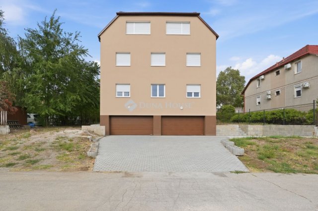 Eladó téglalakás, Tatabányán, Szőlődomb utcában 82.5 M Ft