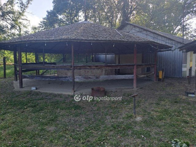 Eladó nyaraló, Makón 86 M Ft, 7 szobás / költözzbe.hu