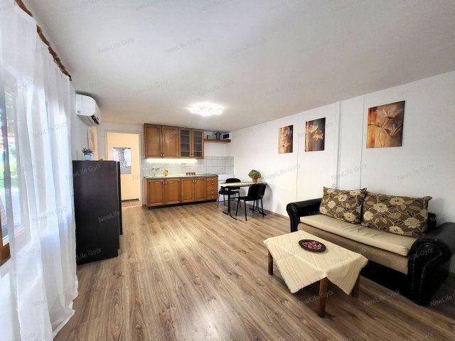 Eladó családi ház, Győrött 29.9 M Ft, 2 szobás