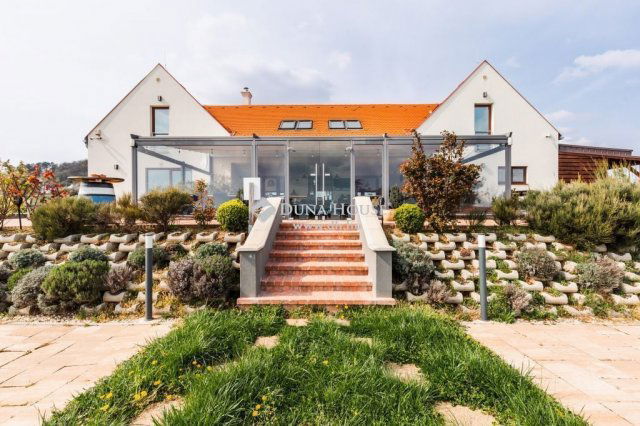 Eladó hotel, Balatonrendesen 758.19 M Ft, 6 szobás