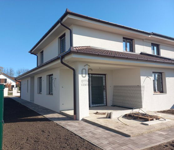 Eladó ikerház, Debrecenben 168 M Ft, 5 szobás