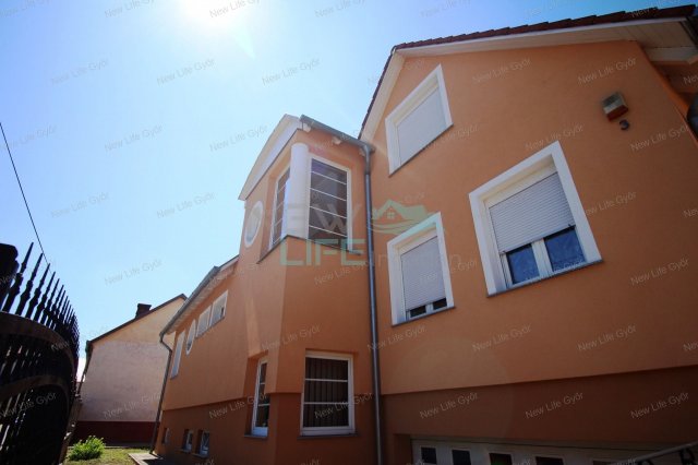 Eladó családi ház, Győrött 154.5 M Ft, 5 szobás