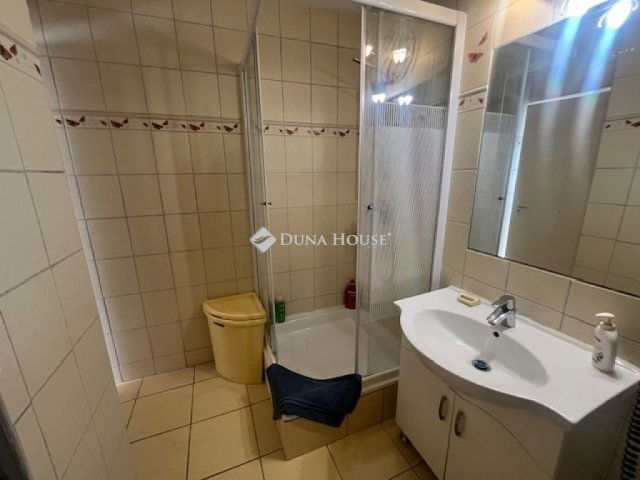 Eladó családi ház, Pécsett, Középgyükési úton 79.9 M Ft