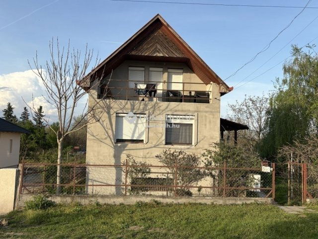 Eladó családi ház, Tápiószecsőn 63.9 M Ft, 3 szobás